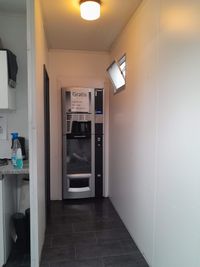 Kleiner Aufenthaltsraum mit Toilette und kostenlosen Getr&auml;nke &amp; Kaffee